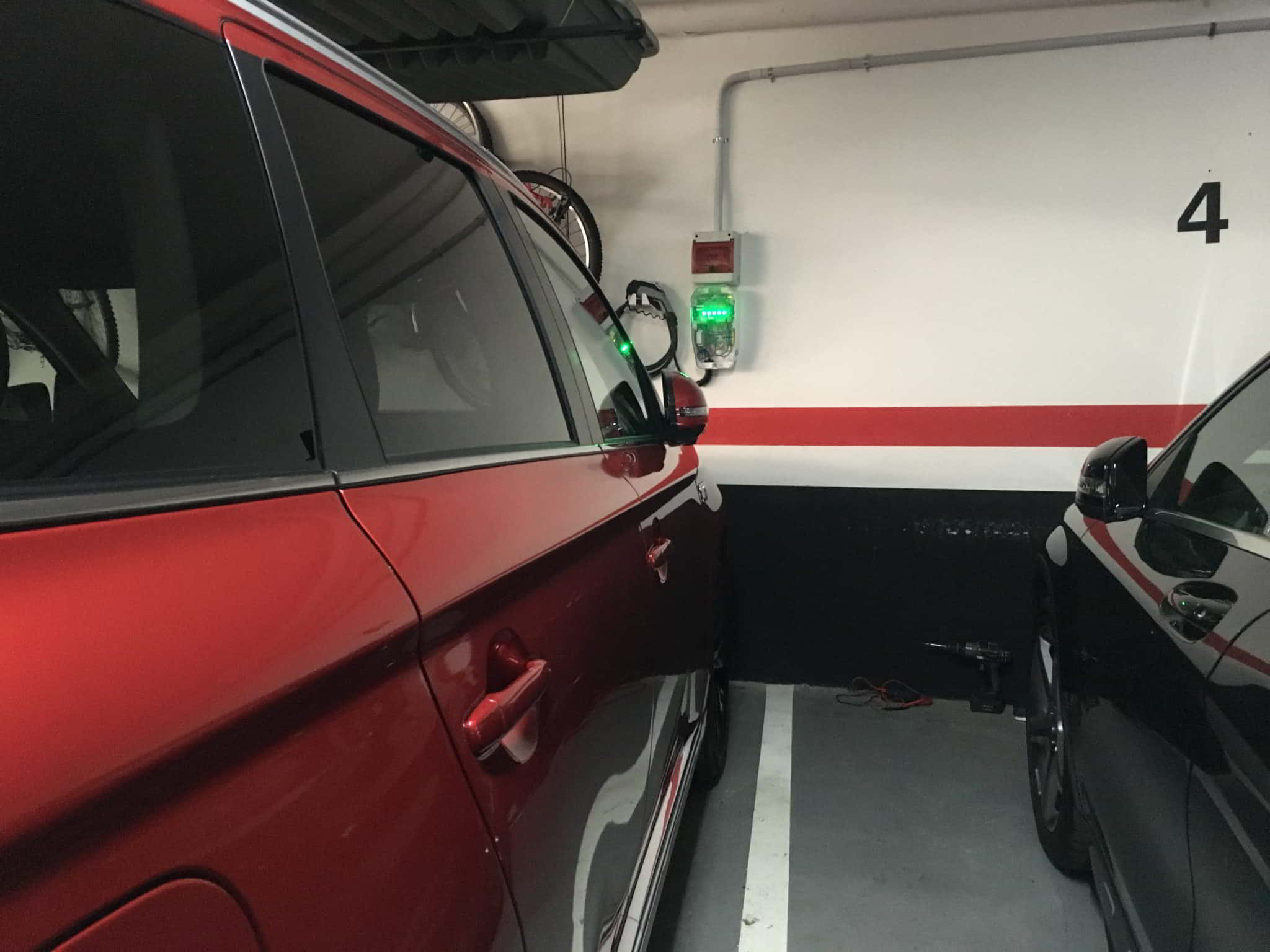 Instal·lació punt de recarrega per a cotxe